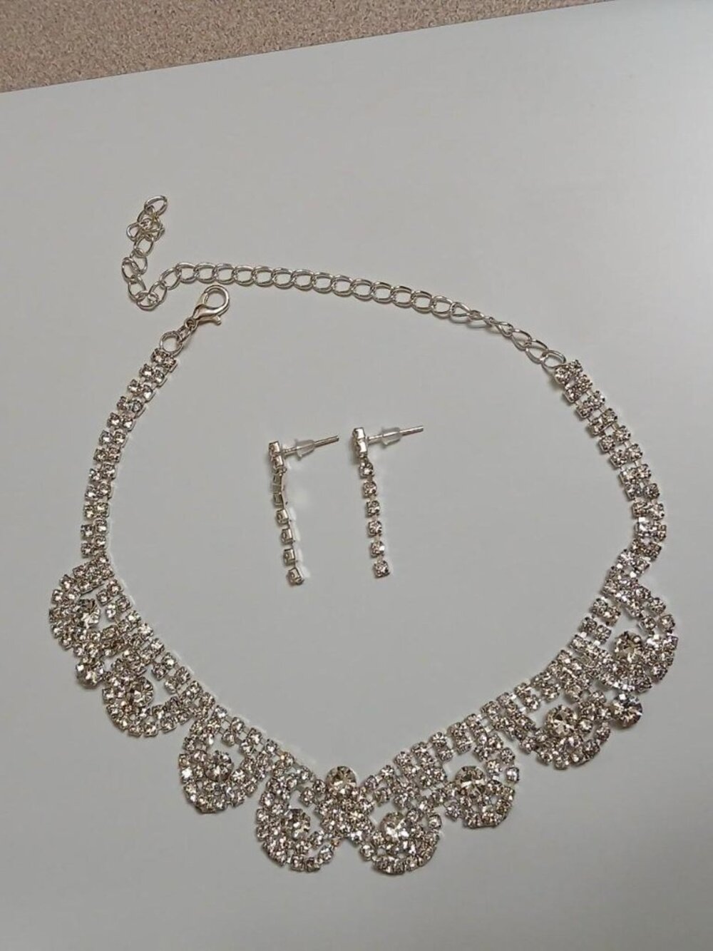 Silver rhinestone necklace and earring set
